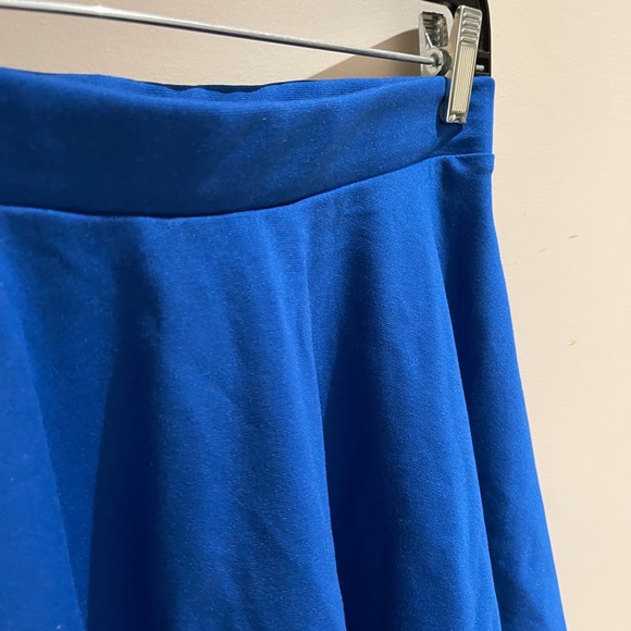 Blue skirt - Picture 2 of 3